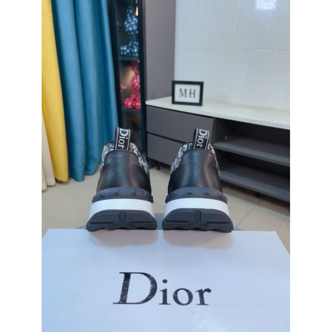 リラックス感のある DIOR ディオール コピー カジュアルシューズ  視線を集める