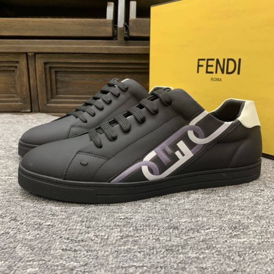 人気急上昇中のFENDI フェンデイ コピー カジュアルシューズ 上質で都会的な魅力