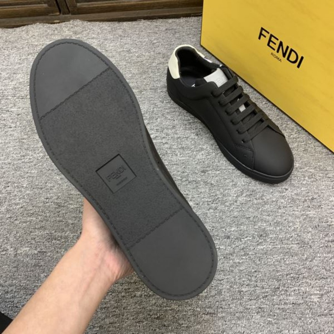 人気急上昇中のFENDI フェンデイ コピー カジュアルシューズ 上質で都会的な魅力