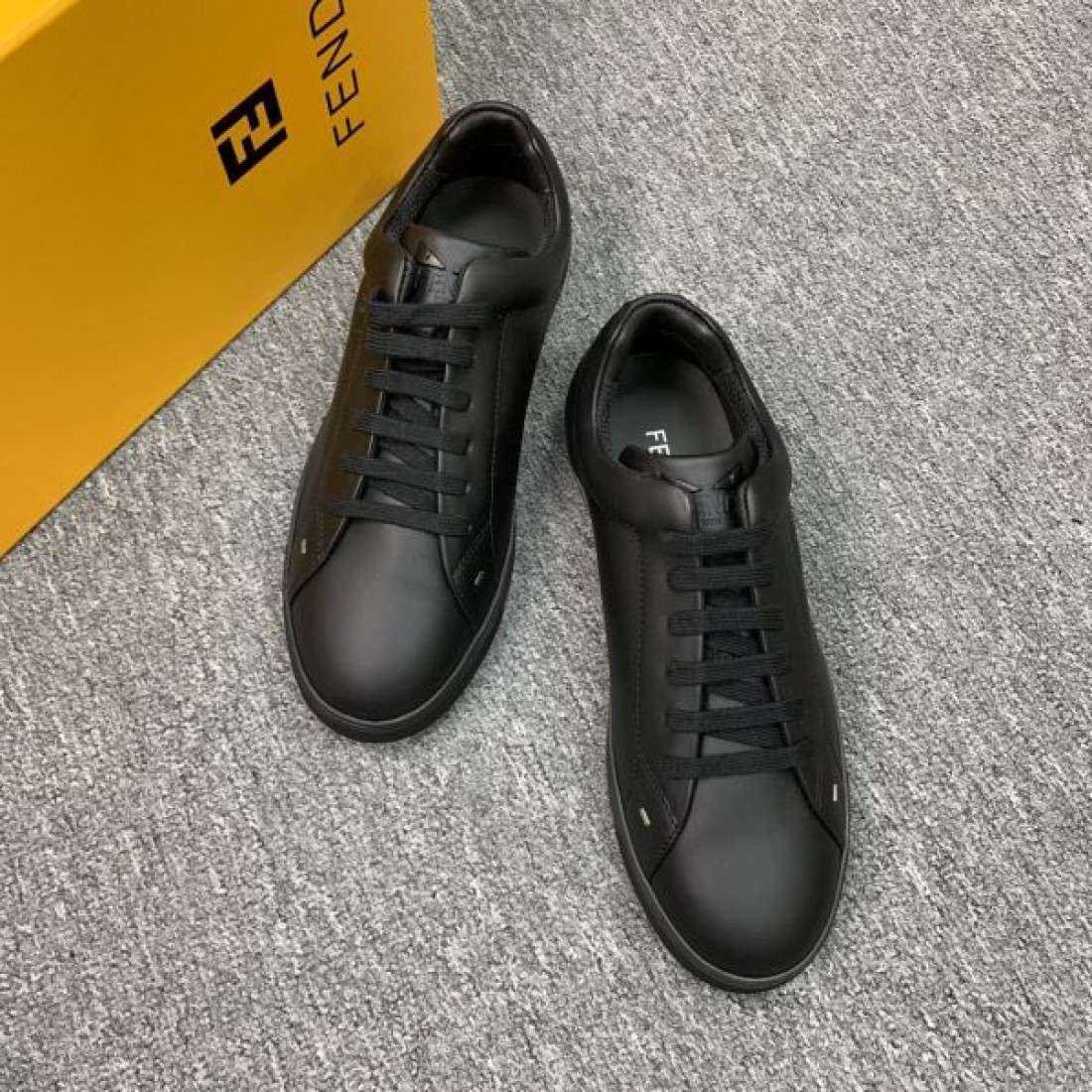 現代的でクールな印象FENDI コピー カジュアルシューズ フェンデイで注目を集める