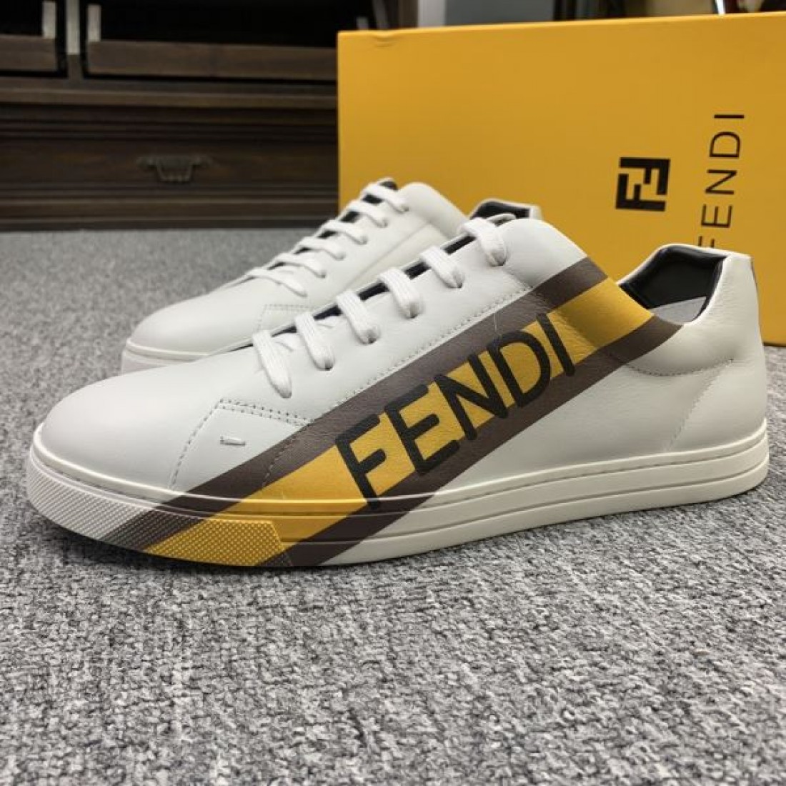 FENDI フェンデイ コピー カジュアルシューズ トレンド感あふれるスマートな一足