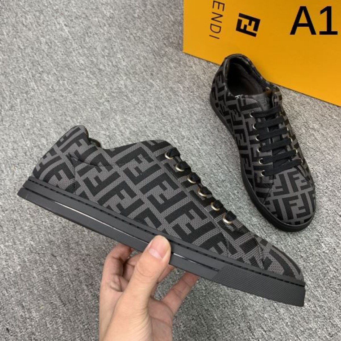アクティブで都会的な FENDI フェンデイ コピー カジュアルシューズ