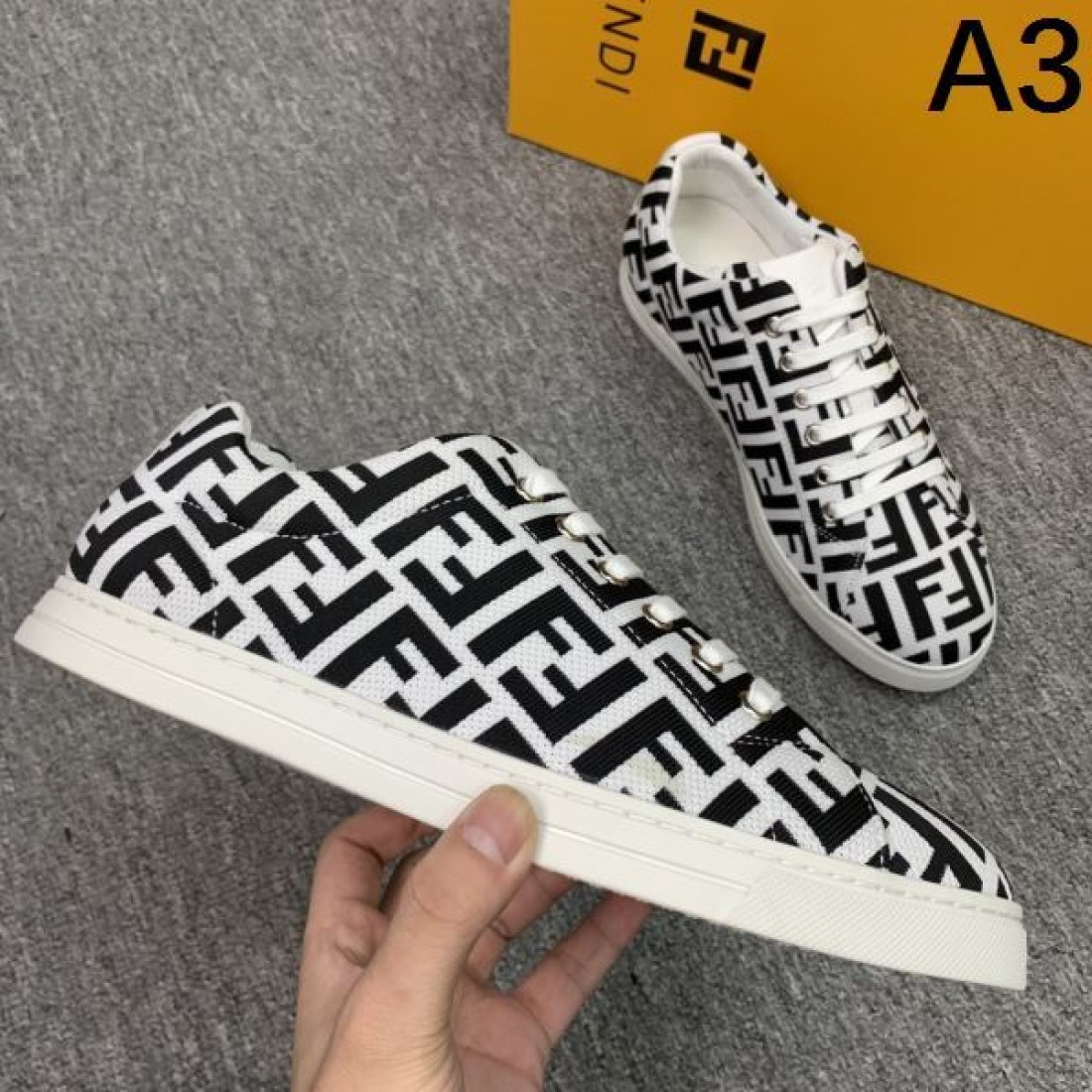 アクティブで都会的な FENDI フェンデイ コピー カジュアルシューズ