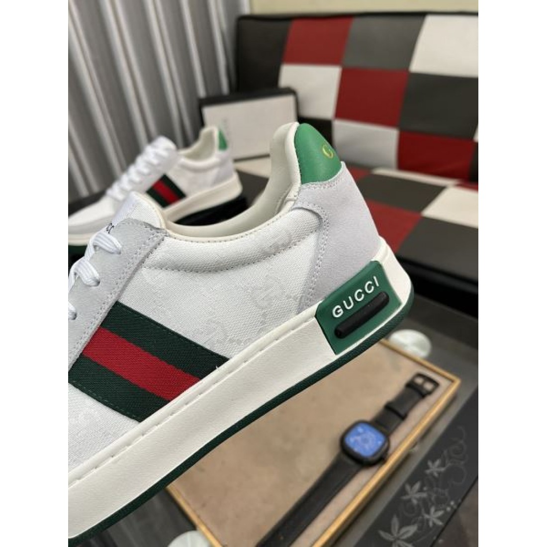 個性派アイテム GUCCI グッチ コピー カジュアルシューズ 完売続出