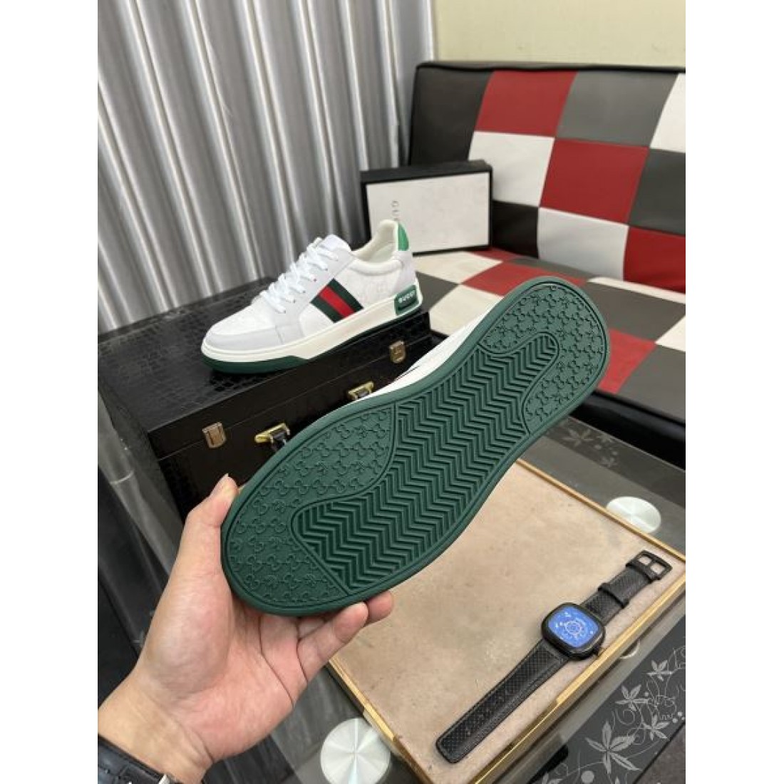 個性派アイテム GUCCI グッチ コピー カジュアルシューズ 完売続出