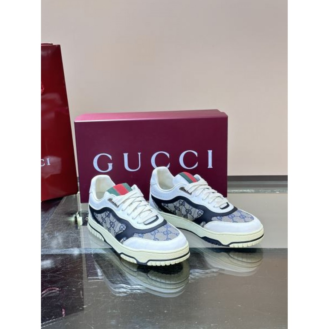  GUCCI コピー カジュアルシューズ 上質な履き心地と抜群のデザイン