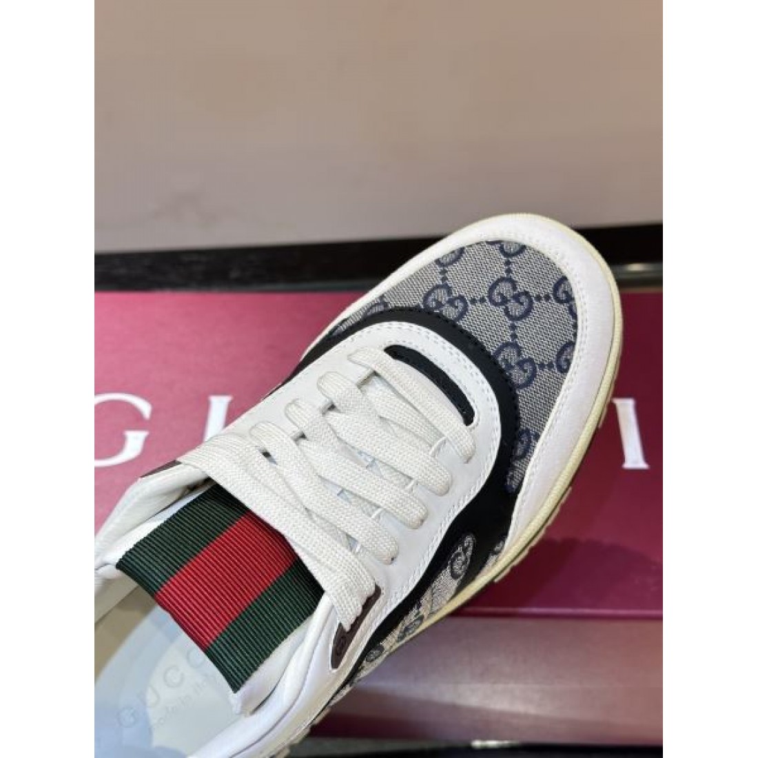  GUCCI コピー カジュアルシューズ 上質な履き心地と抜群のデザイン