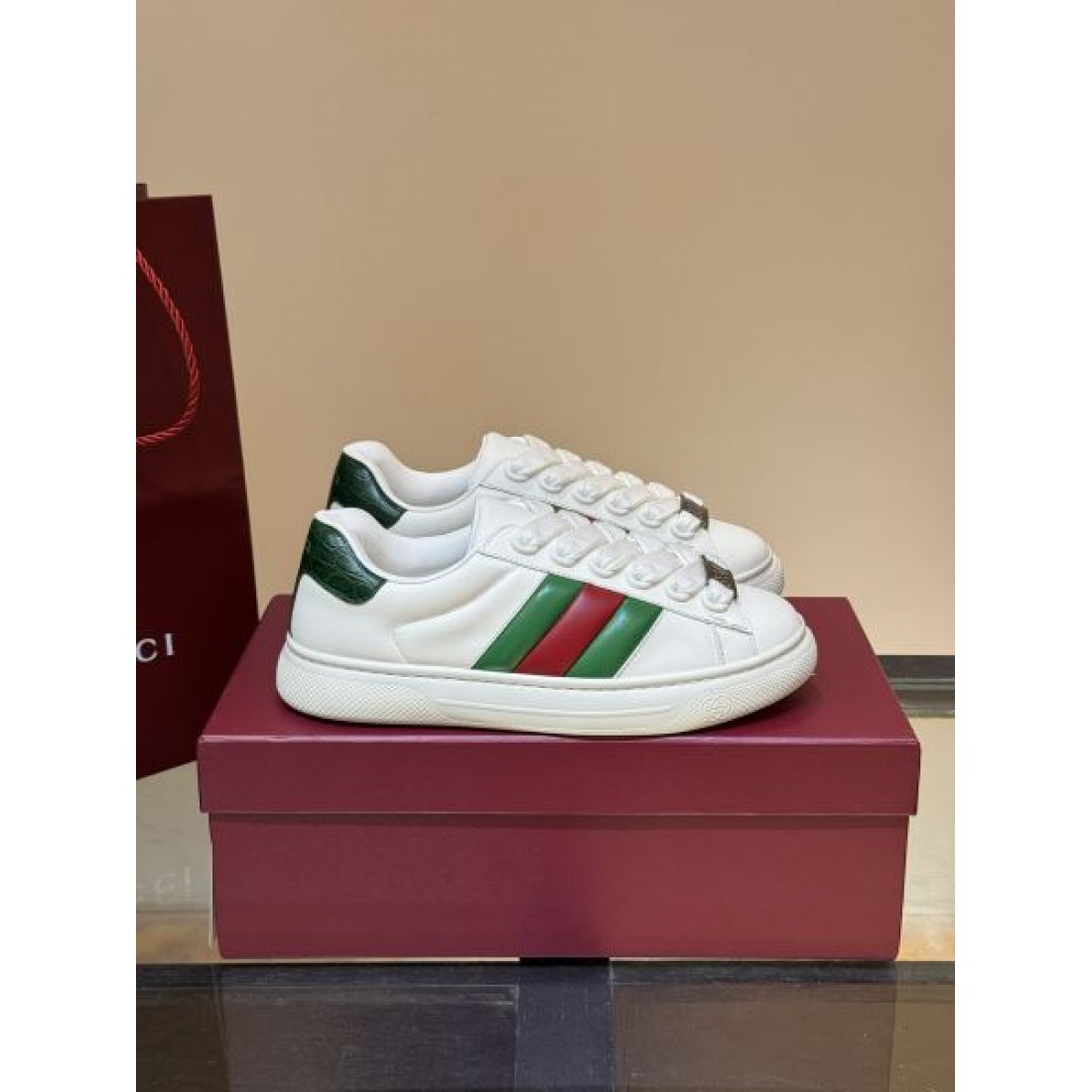 洗練されたスタイルGUCCI グッチ コピー カジュアルシューズ 上質な履き心地