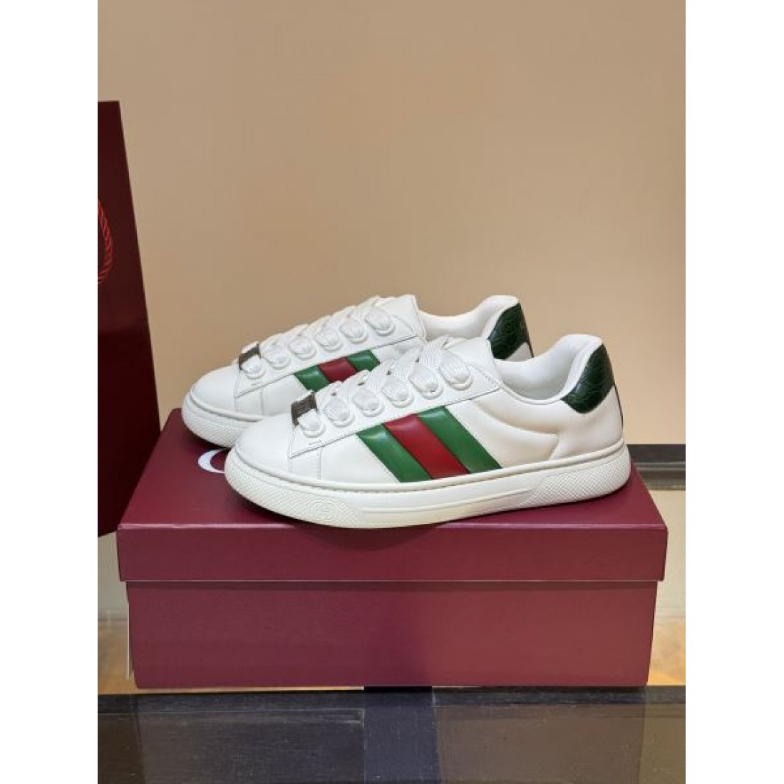 洗練されたスタイルGUCCI グッチ コピー カジュアルシューズ 上質な履き心地