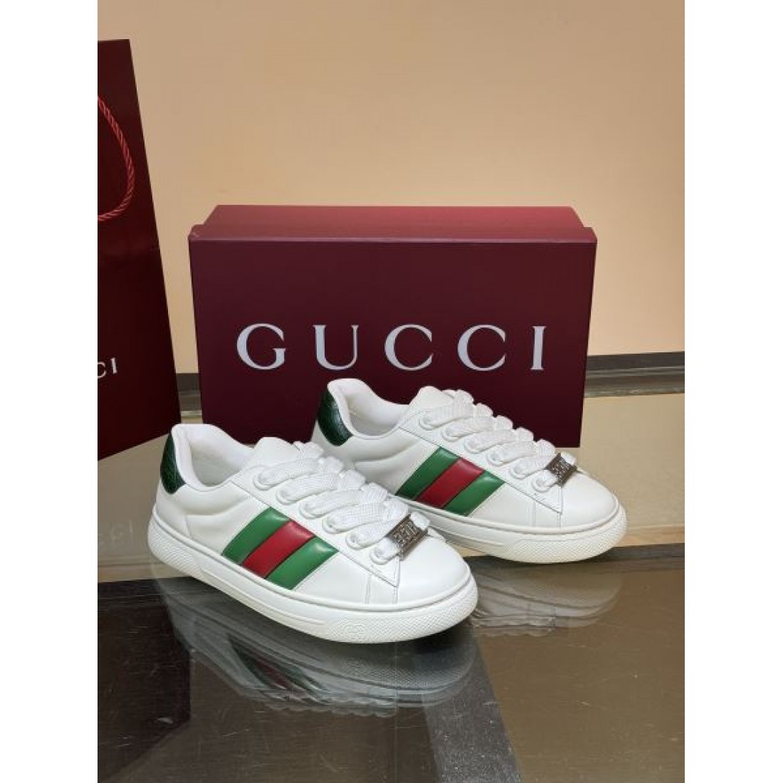 洗練されたスタイルGUCCI グッチ コピー カジュアルシューズ 上質な履き心地