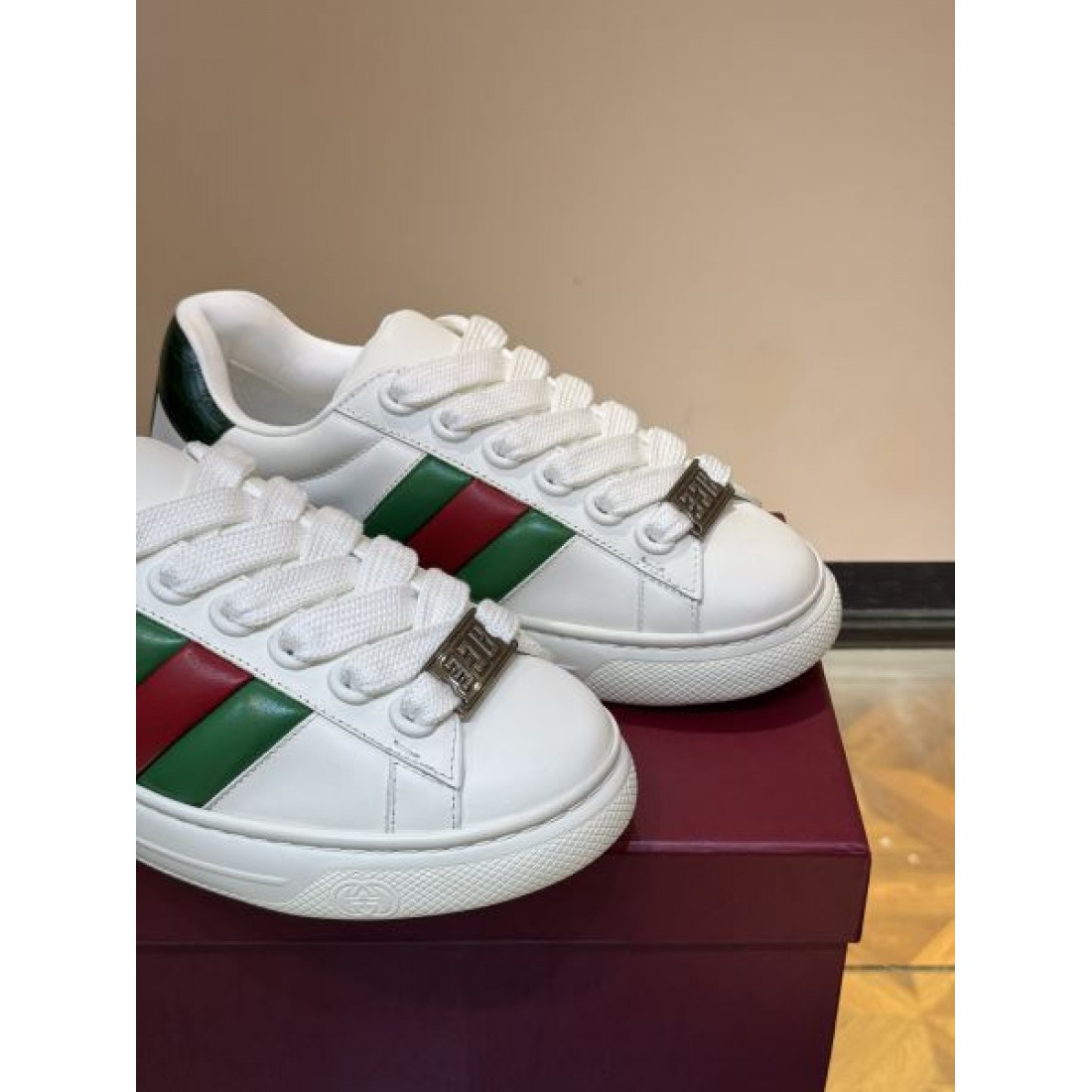 洗練されたスタイルGUCCI グッチ コピー カジュアルシューズ 上質な履き心地