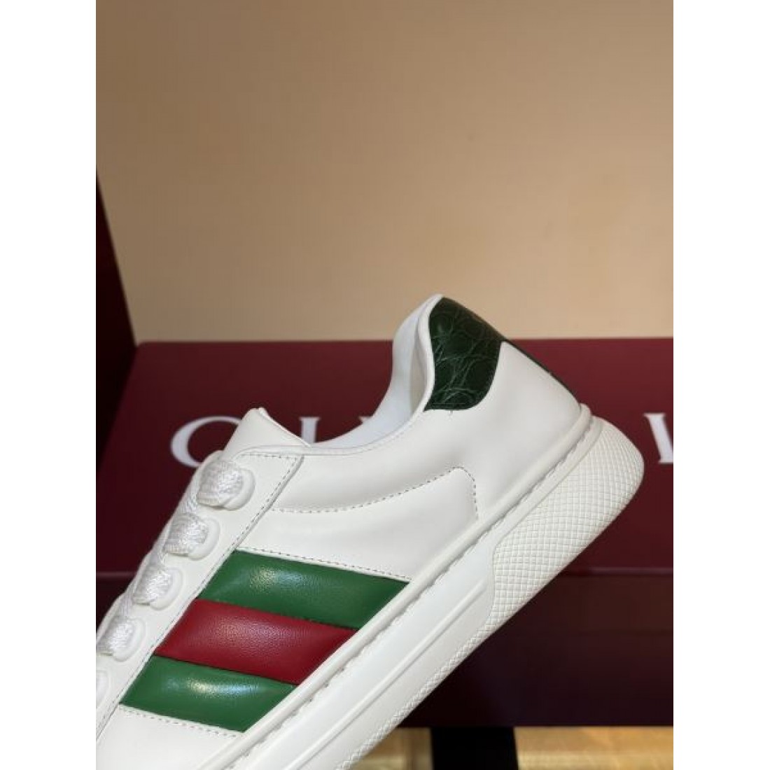 洗練されたスタイルGUCCI グッチ コピー カジュアルシューズ 上質な履き心地