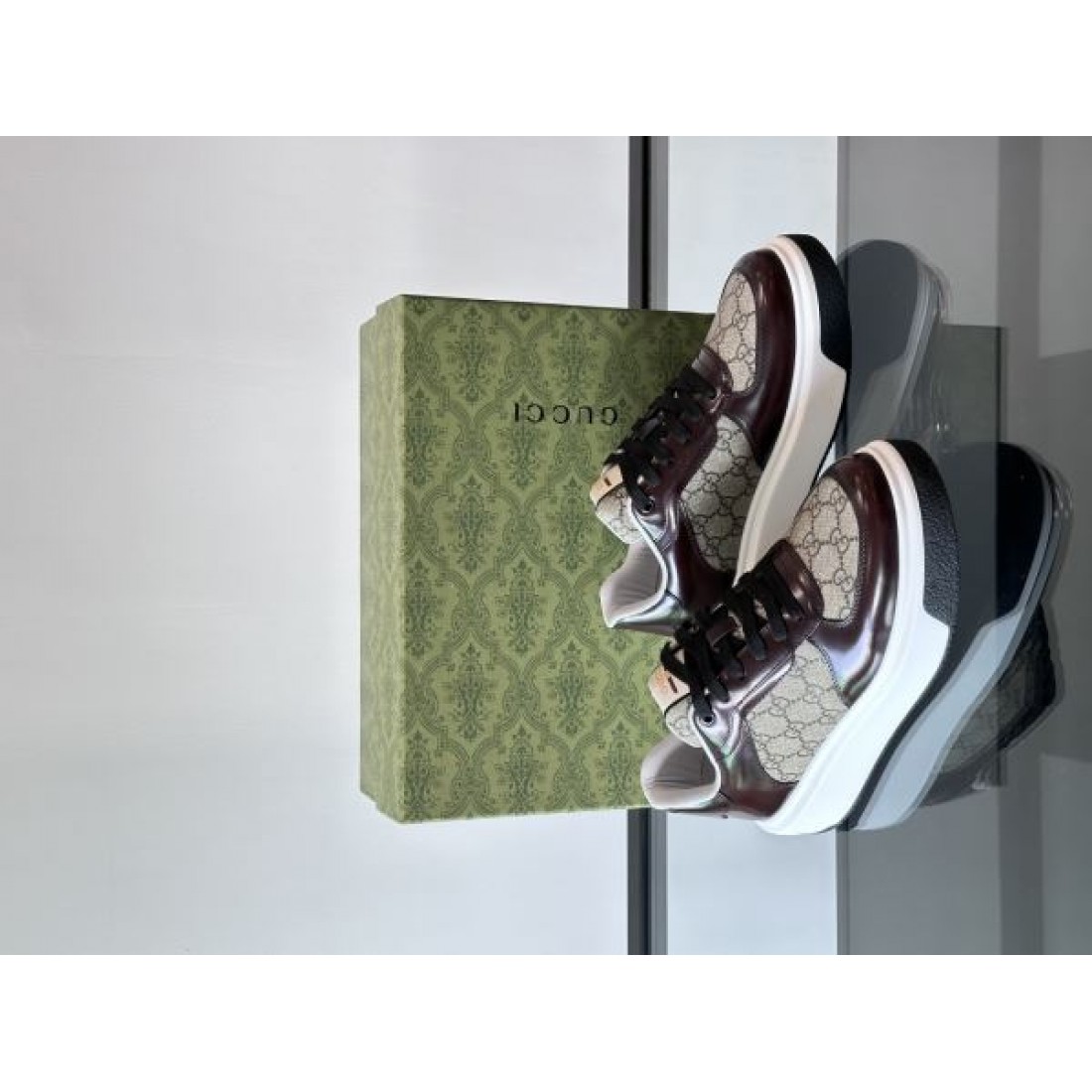  GUCCI グッチ コピー カジュアルシューズ シンプルでエレガントなデザイン