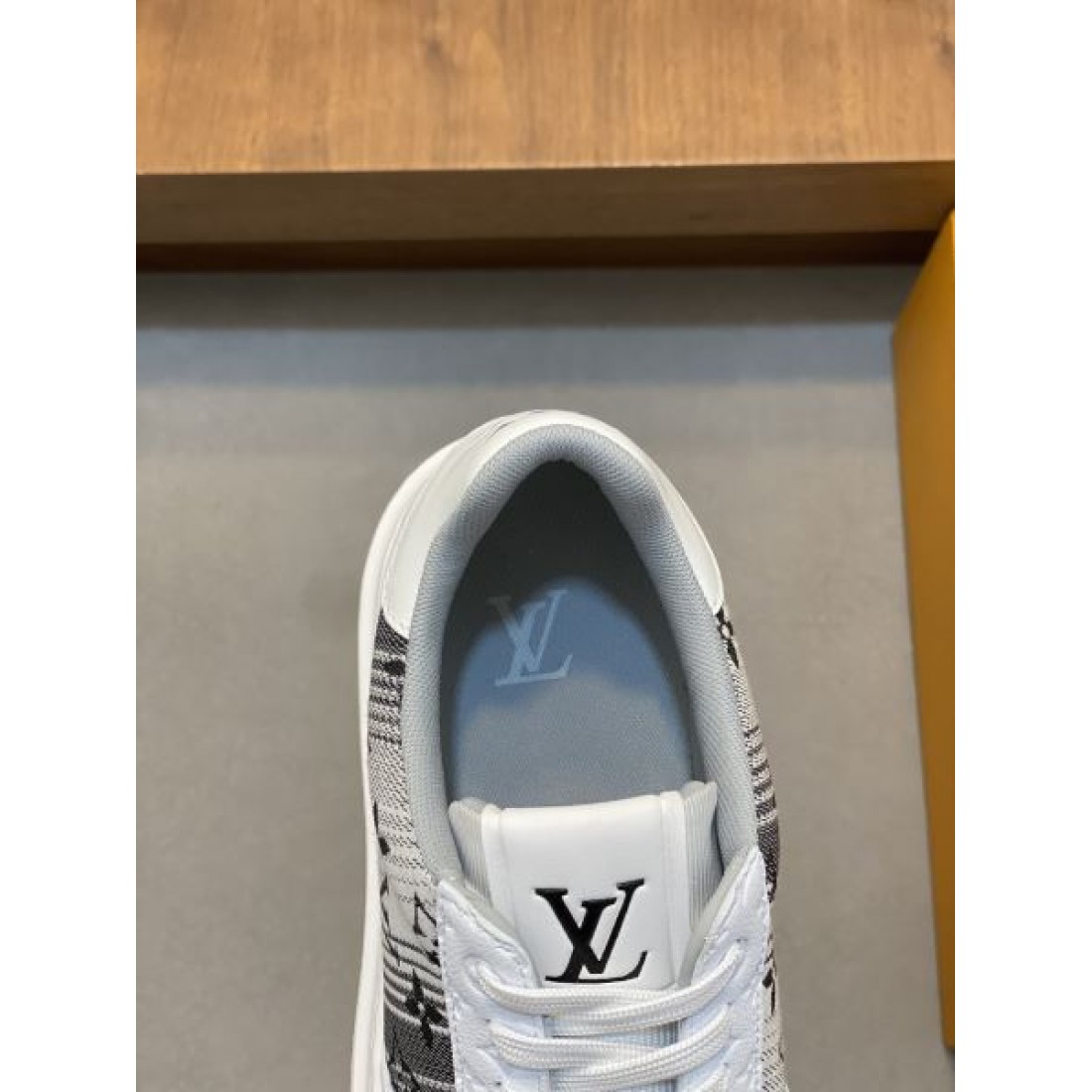 高機能かつスマートな LOUIS VUITTON ルイヴィトン コピー カジュアルシューズ