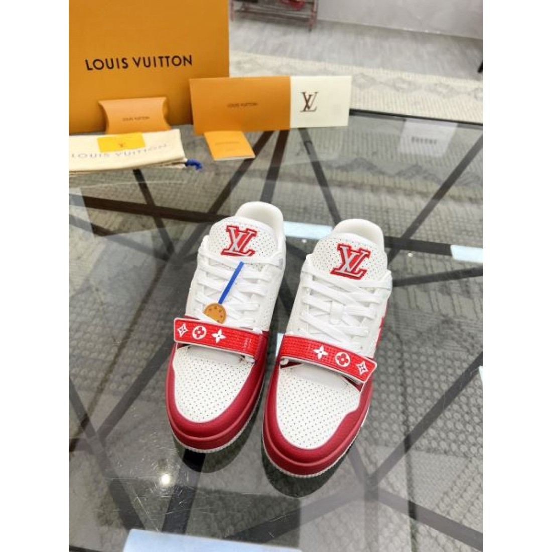 旬コーデに最適 LOUIS VUITTON ルイヴィトン コピー カジュアルシューズ オールシーズン活躍