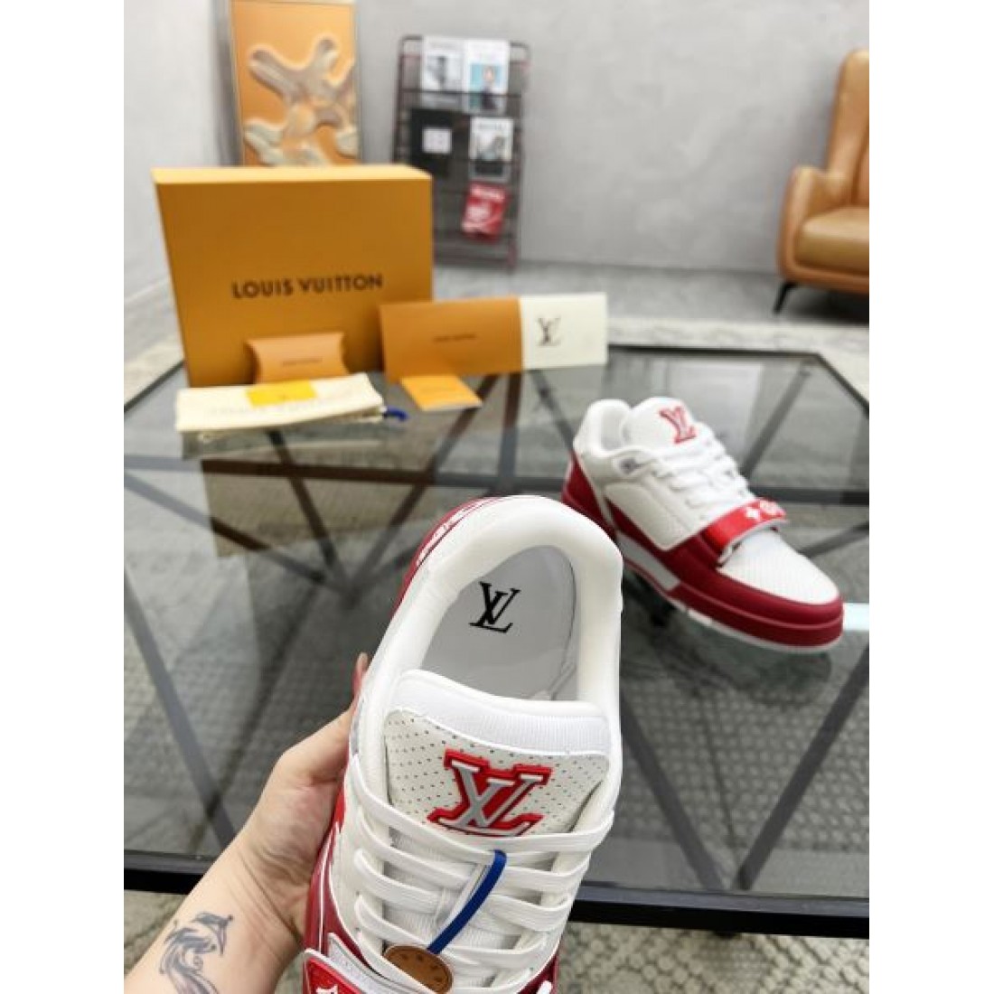 旬コーデに最適 LOUIS VUITTON ルイヴィトン コピー カジュアルシューズ オールシーズン活躍