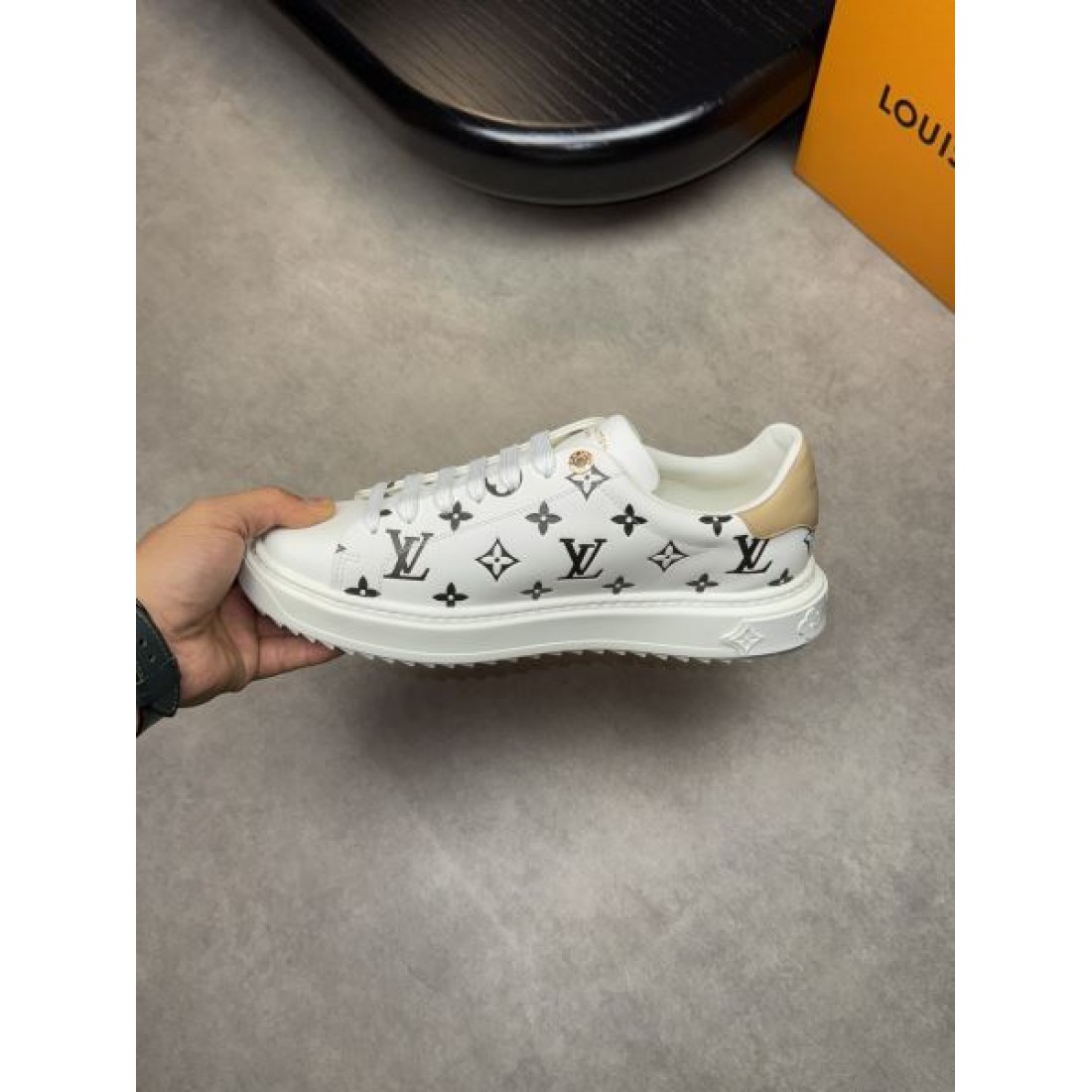 LOUIS VUITTON モダンで洗練された ルイヴィトン コピー カジュアルシューズ