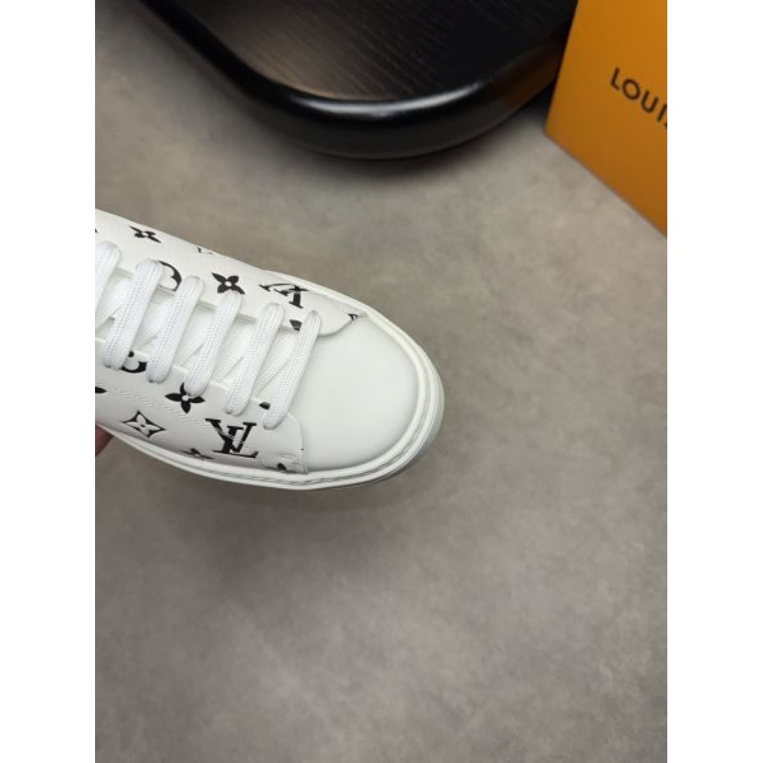 LOUIS VUITTON モダンで洗練された ルイヴィトン コピー カジュアルシューズ