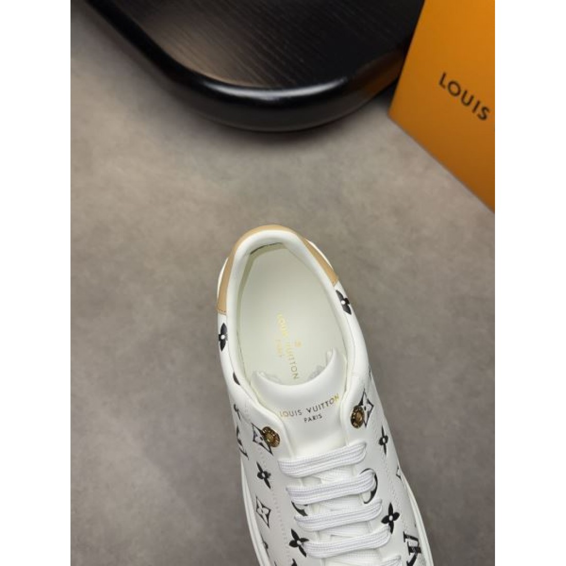LOUIS VUITTON モダンで洗練された ルイヴィトン コピー カジュアルシューズ