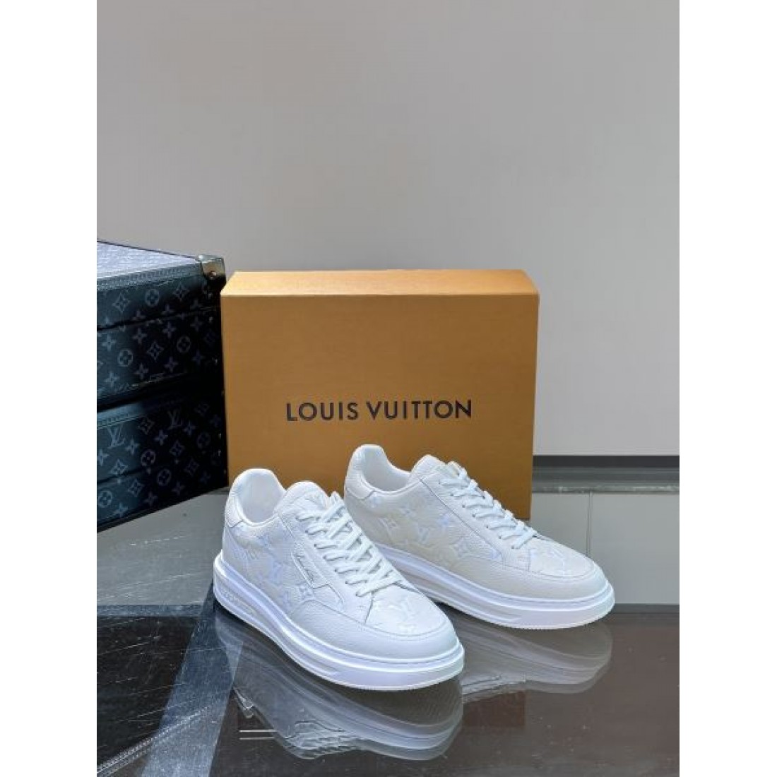 人気急上昇のLOUIS VUITTON ルイヴィトン コピー シューズ 軽快でモダンな履き心地