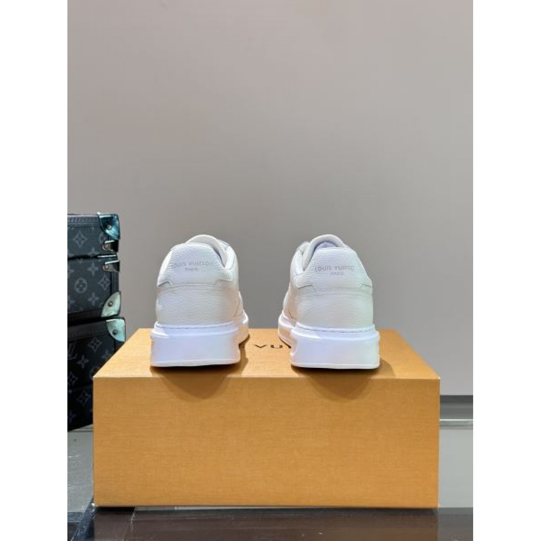 人気急上昇のLOUIS VUITTON ルイヴィトン コピー シューズ 軽快でモダンな履き心地