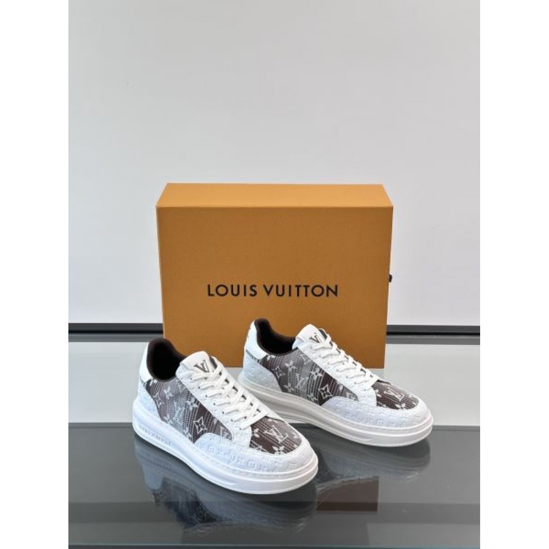 エレガントで快適な仕上がりLOUIS VUITTON ルイヴィトン コピー シューズ 話題の一足