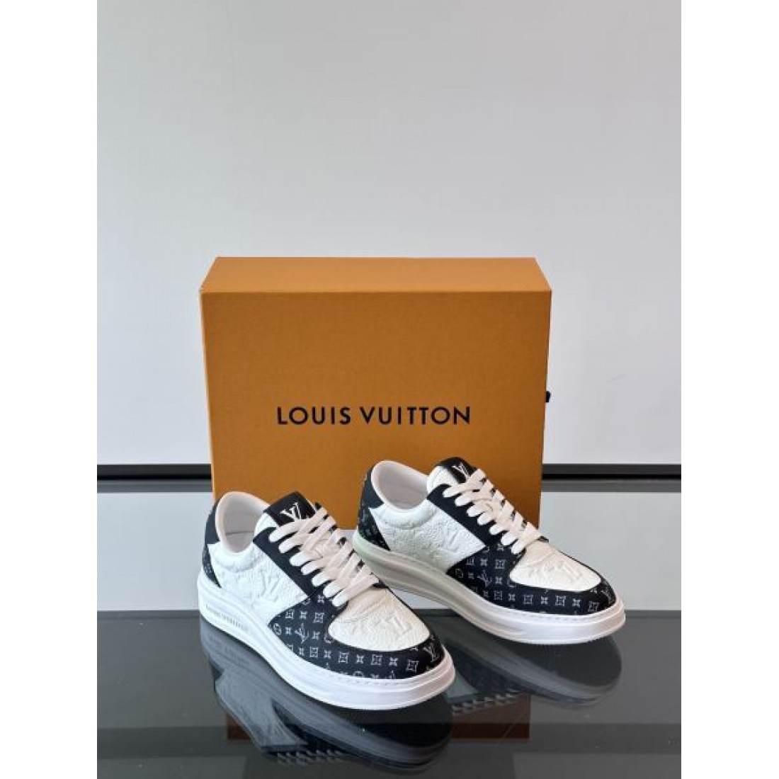 今季注目のLOUIS VUITTON ルイヴィトン コピー シューズ 洗練された都会的な一足