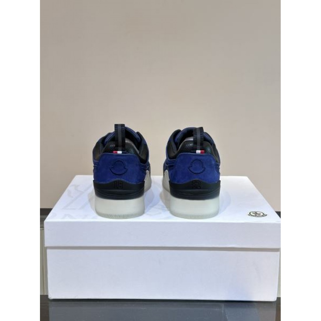  人気急上昇中のMONCLER モンクレール コピー シューズ 機能的でタフなデザイン