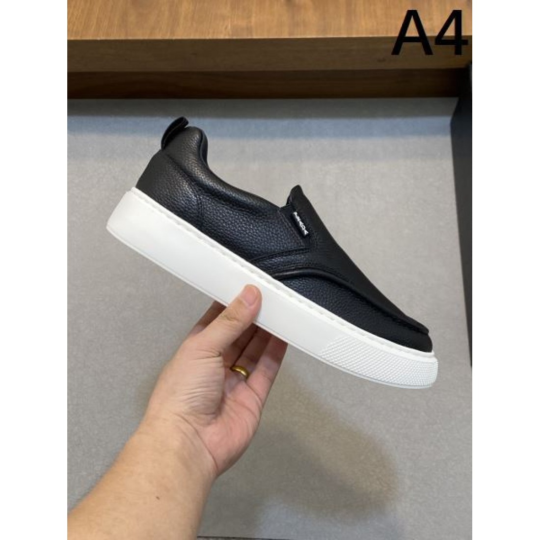 上質感漂うプラダ コピー シューズ PRADA モードでエレガントなデザインが魅力