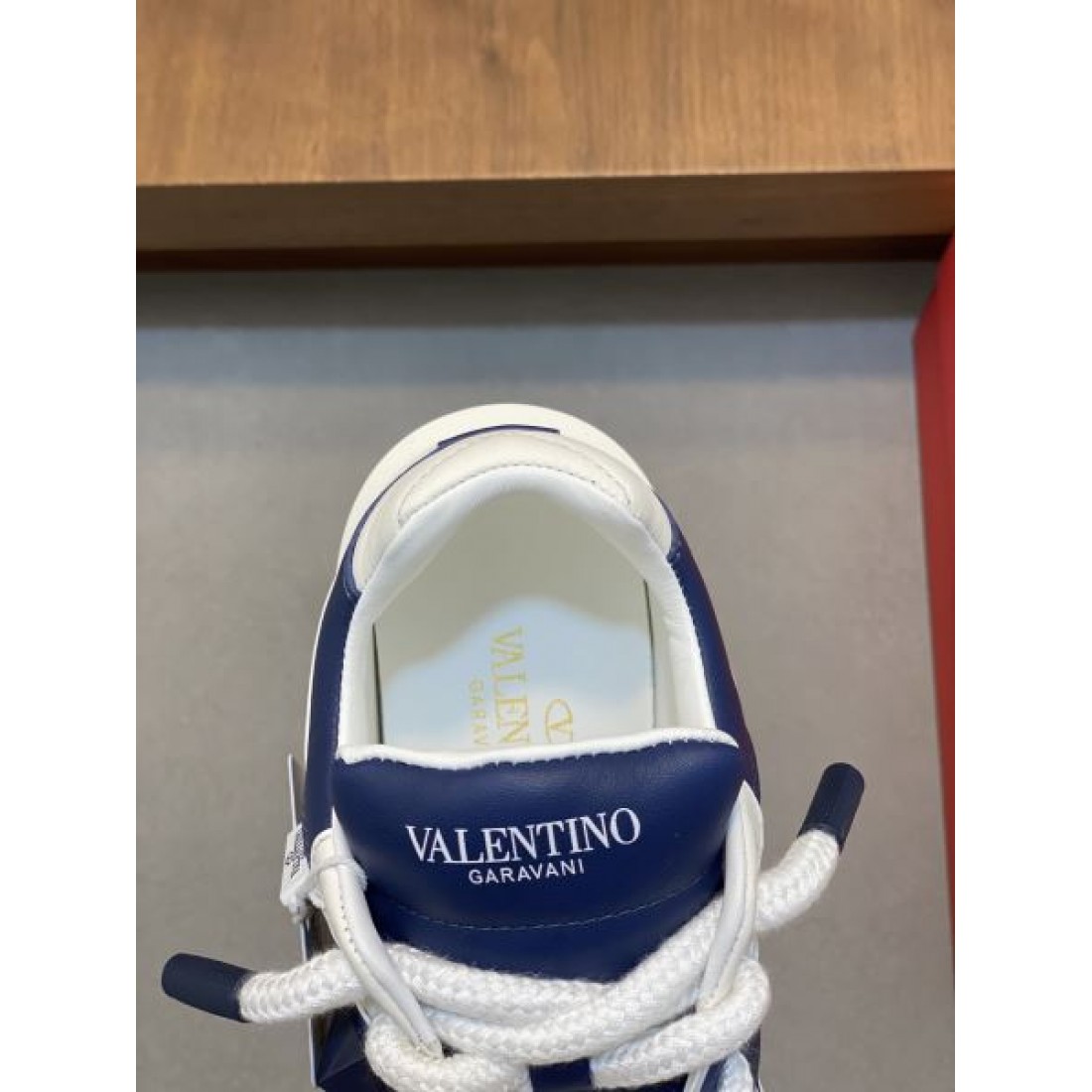 VALENTINO ヴァレンティノ コピー カジュアルシューズ 上質で快適な履き心地