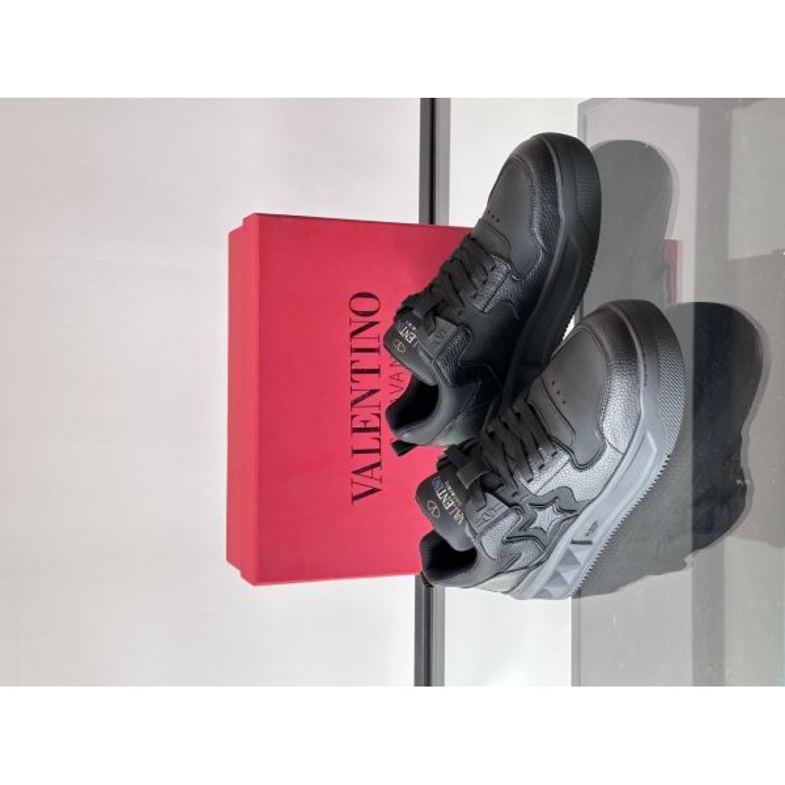  リラックス感のある VALENTINO ヴァレンティノ コピー シューズ 今注目の一足