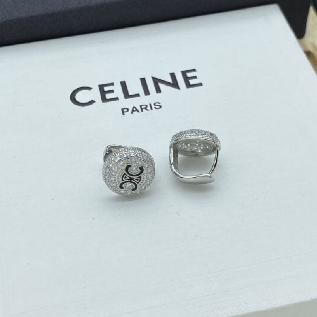 CELINE コピー イヤリング ロゴ 素敵なコーデは大注目 セリーヌ