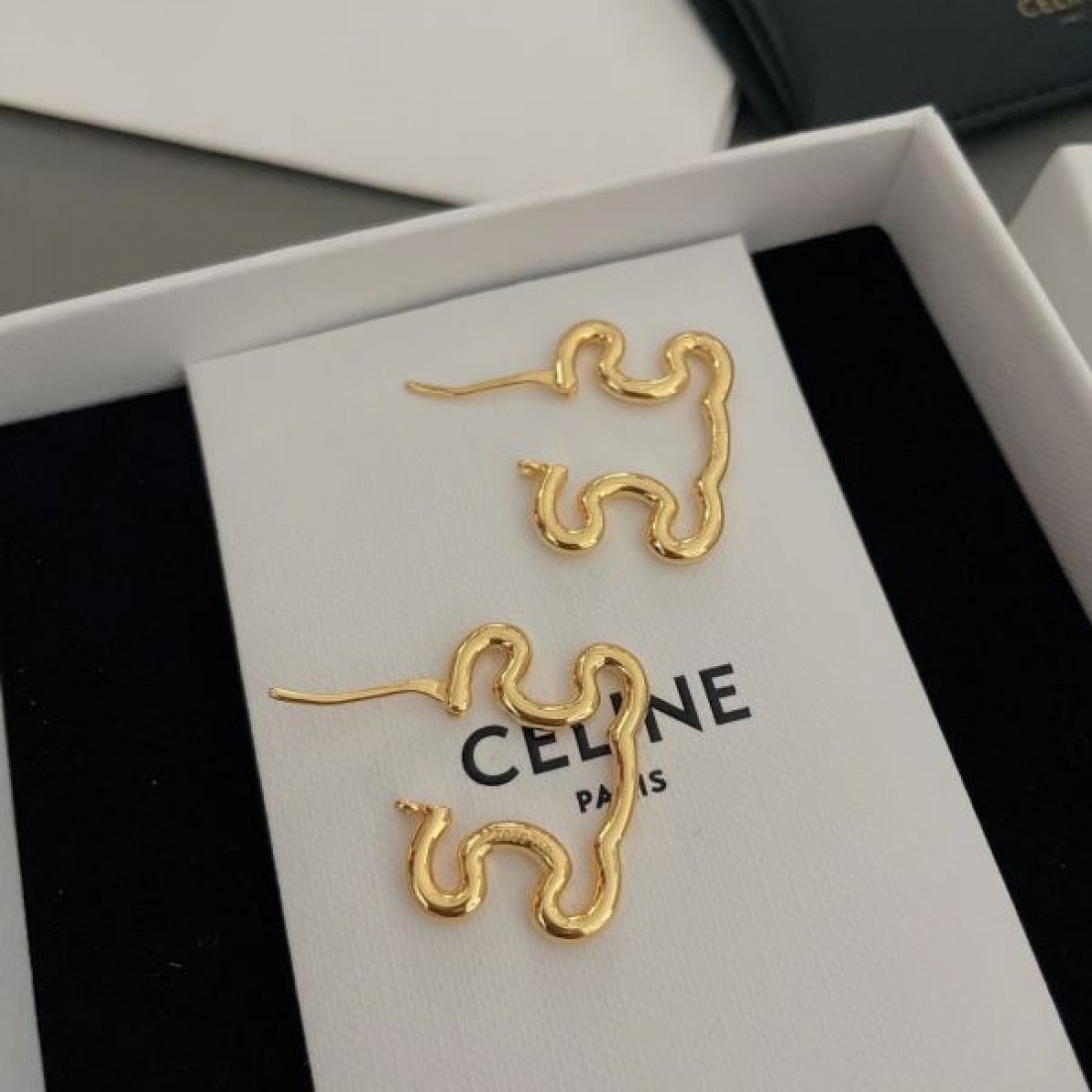 CELINE コピー イヤリング ロゴ 好感度が高いアイテム セリーヌ