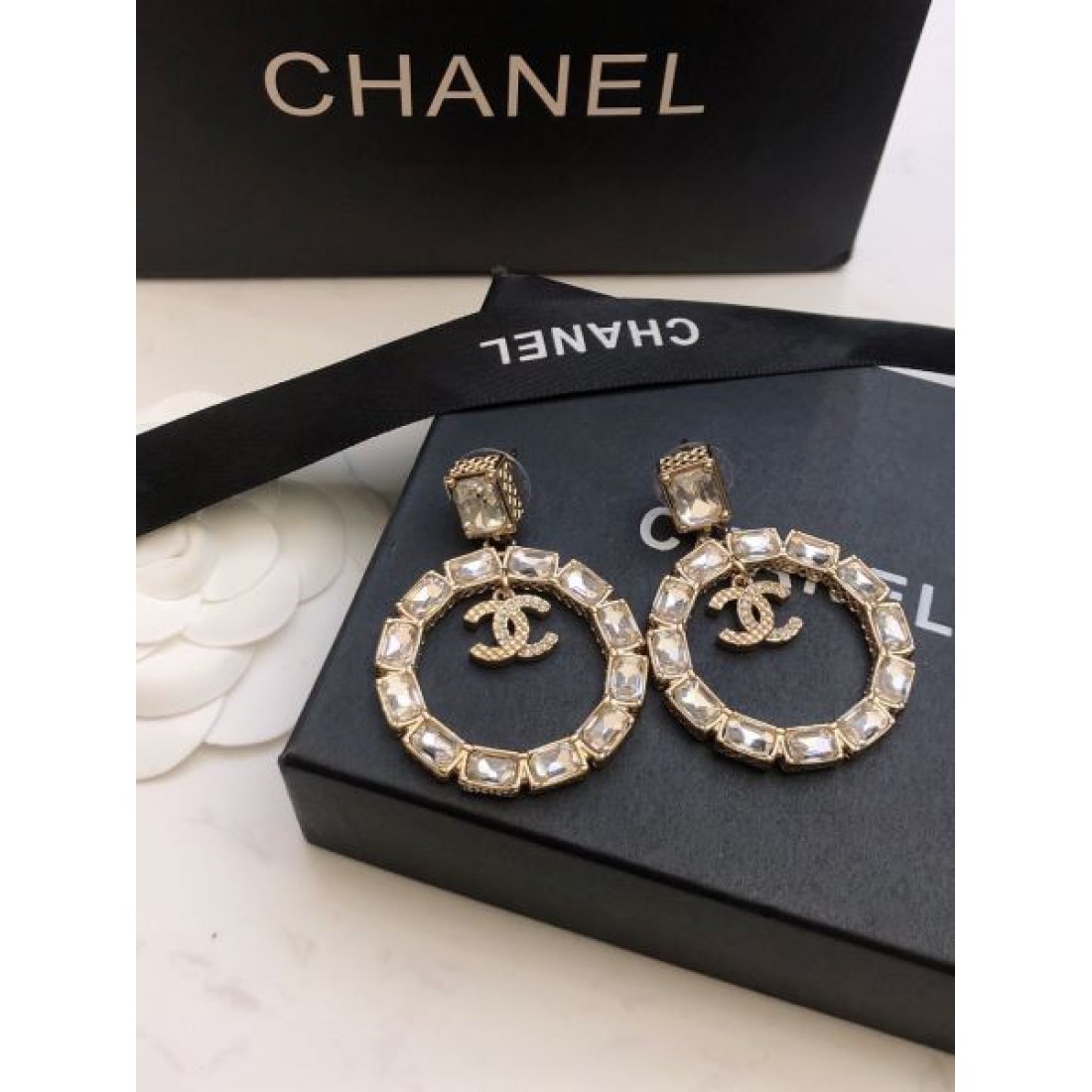 CHANEL コピー イヤリング ロゴ 都会的な印象のスタイル！シャネル