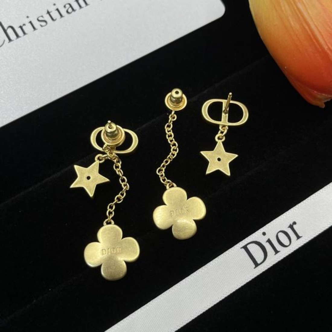 DIOR コピー イヤリング ロゴ 今すぐ買えちゃう ディオール
