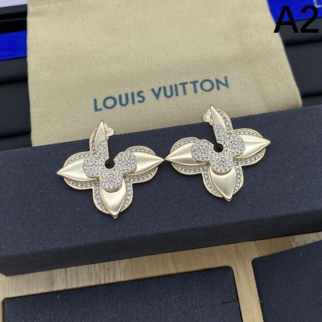 ルイヴィトン コピー イヤリング ロゴ 大人気限定カラー LOUIS VUITTON