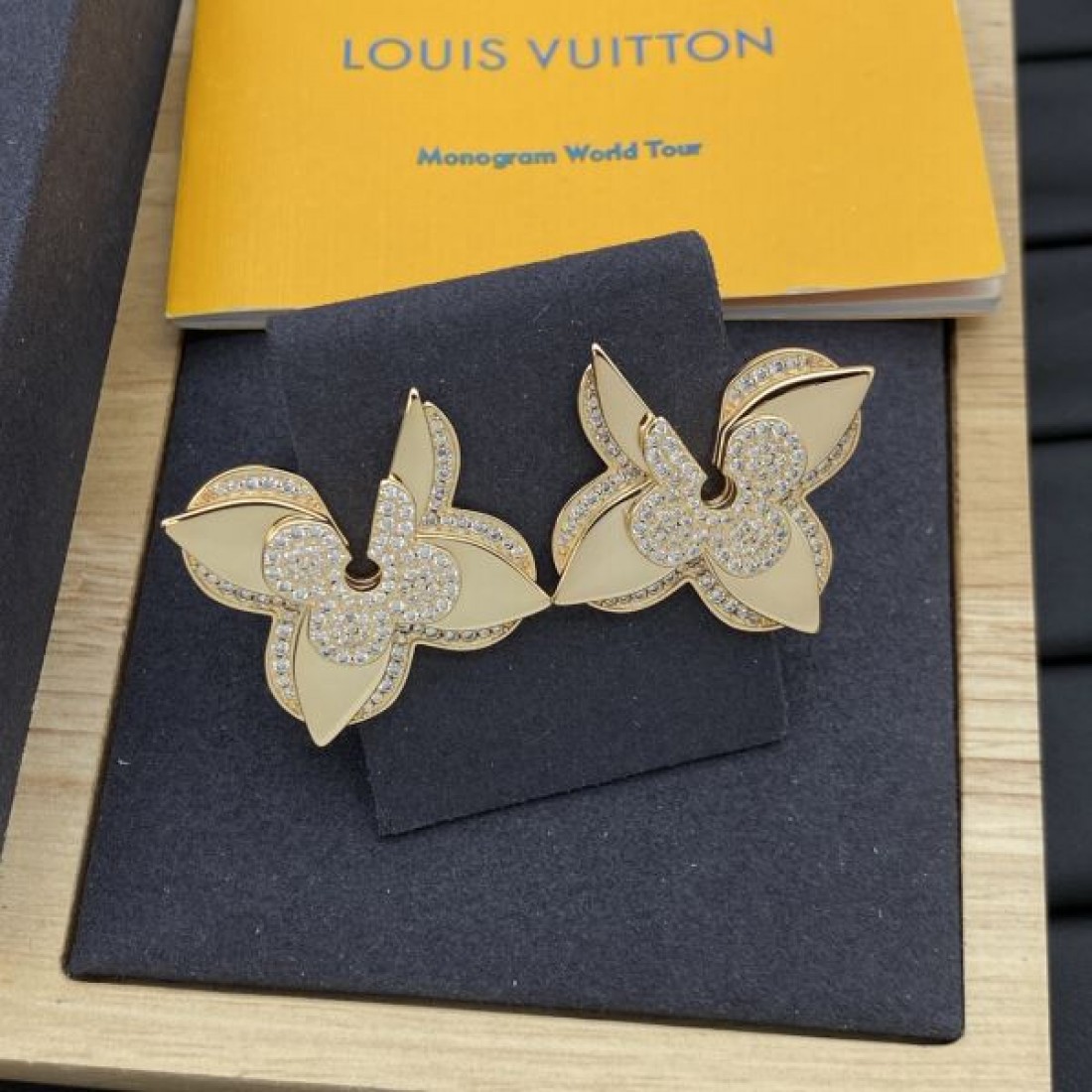 ルイヴィトン コピー イヤリング ロゴ 大人気限定カラー LOUIS VUITTON