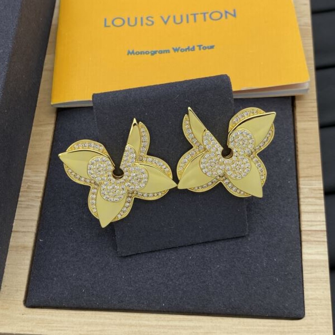 ルイヴィトン コピー イヤリング ロゴ 大人気限定カラー LOUIS VUITTON