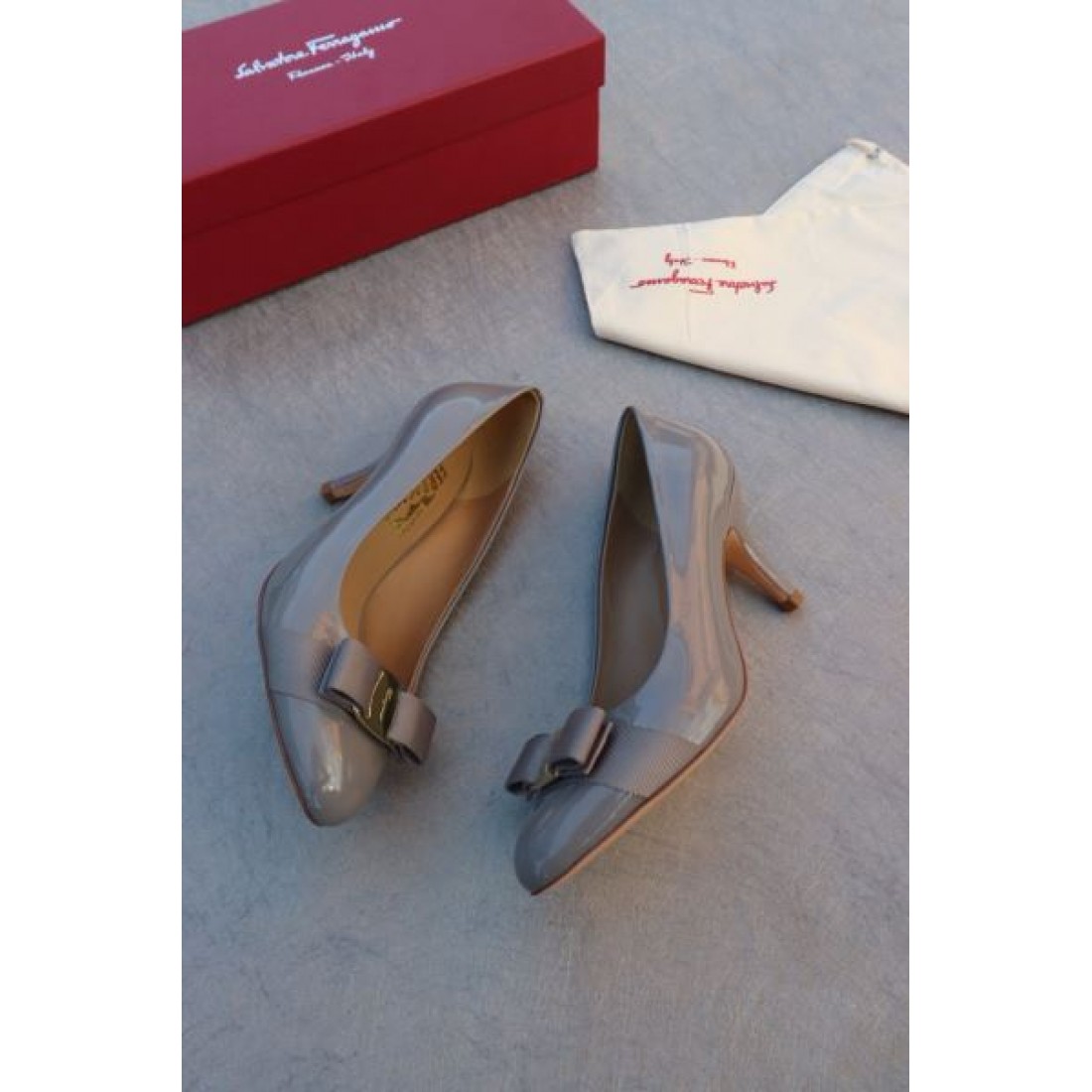 クラシックで上質な魅力漂うFERRAGAMO サルヴァトーレ コピー ハイヒール