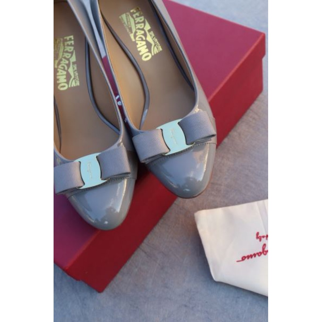 クラシックで上質な魅力漂うFERRAGAMO サルヴァトーレ コピー ハイヒール