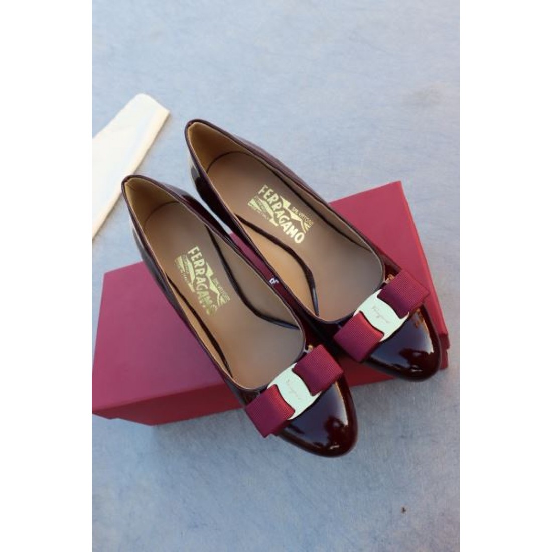 サルヴァトーレ コピー ハイヒール FERRAGAMO繊細で気品あるシルエットが美しい