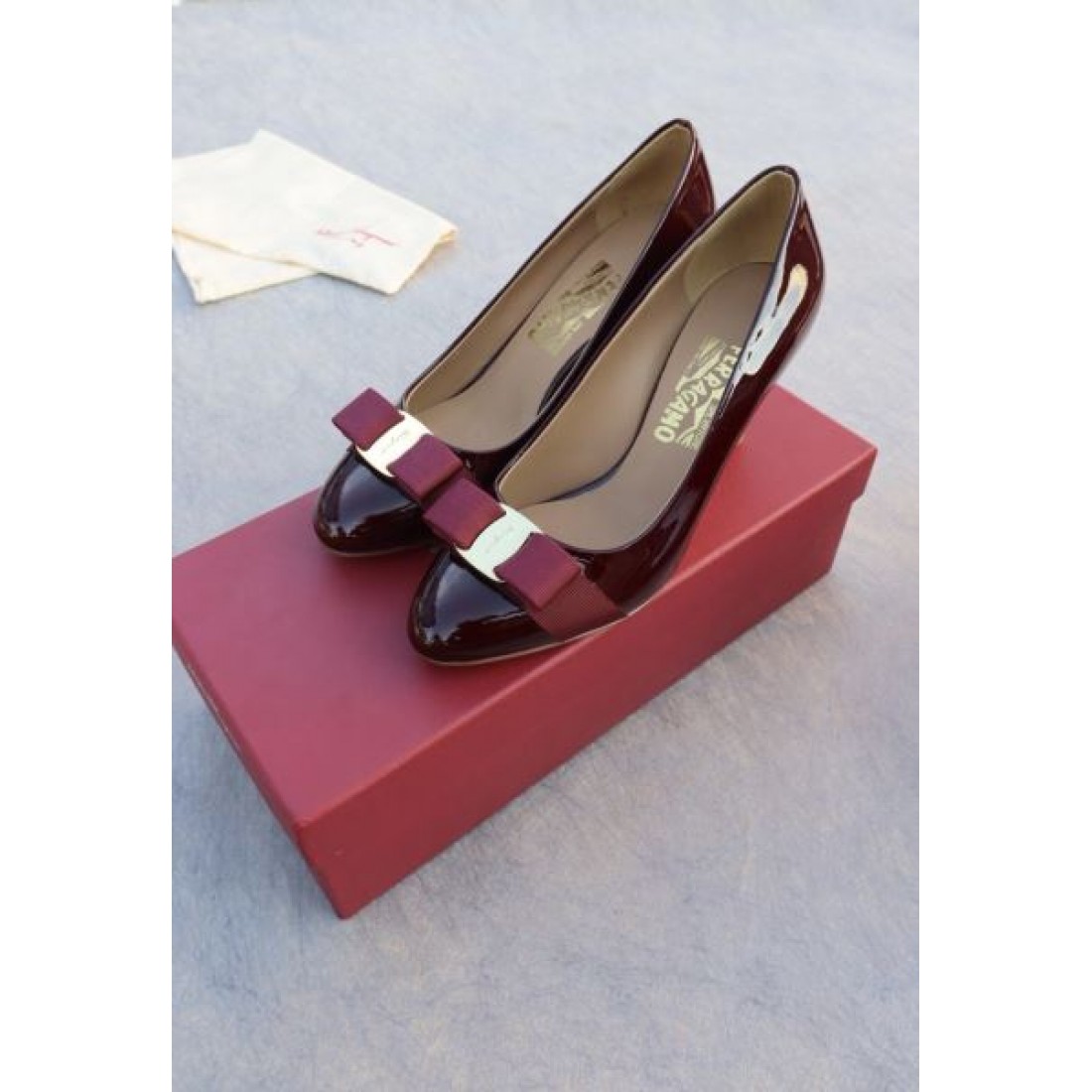 サルヴァトーレ コピー ハイヒール FERRAGAMO繊細で気品あるシルエットが美しい