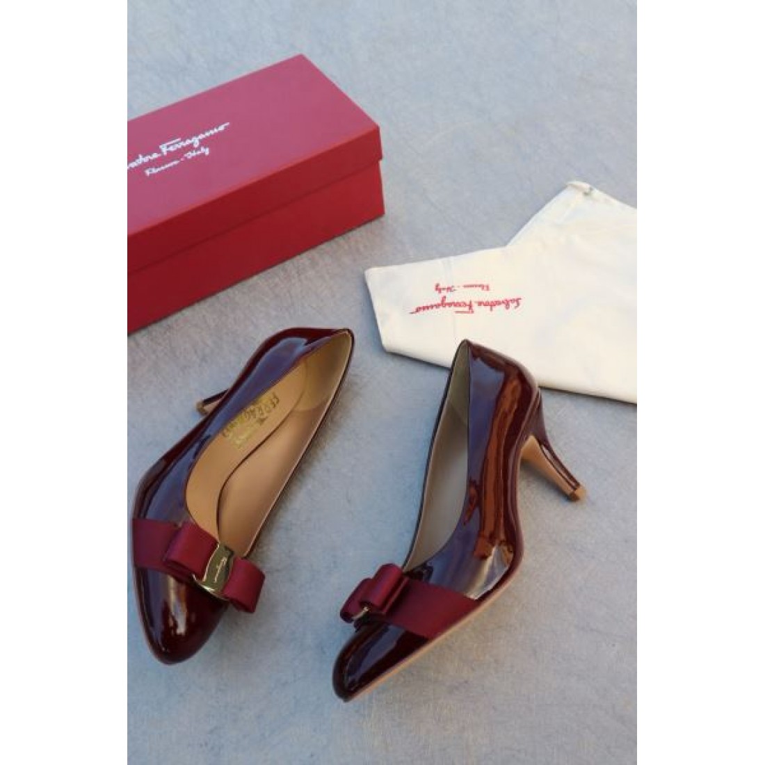 サルヴァトーレ コピー ハイヒール FERRAGAMO繊細で気品あるシルエットが美しい