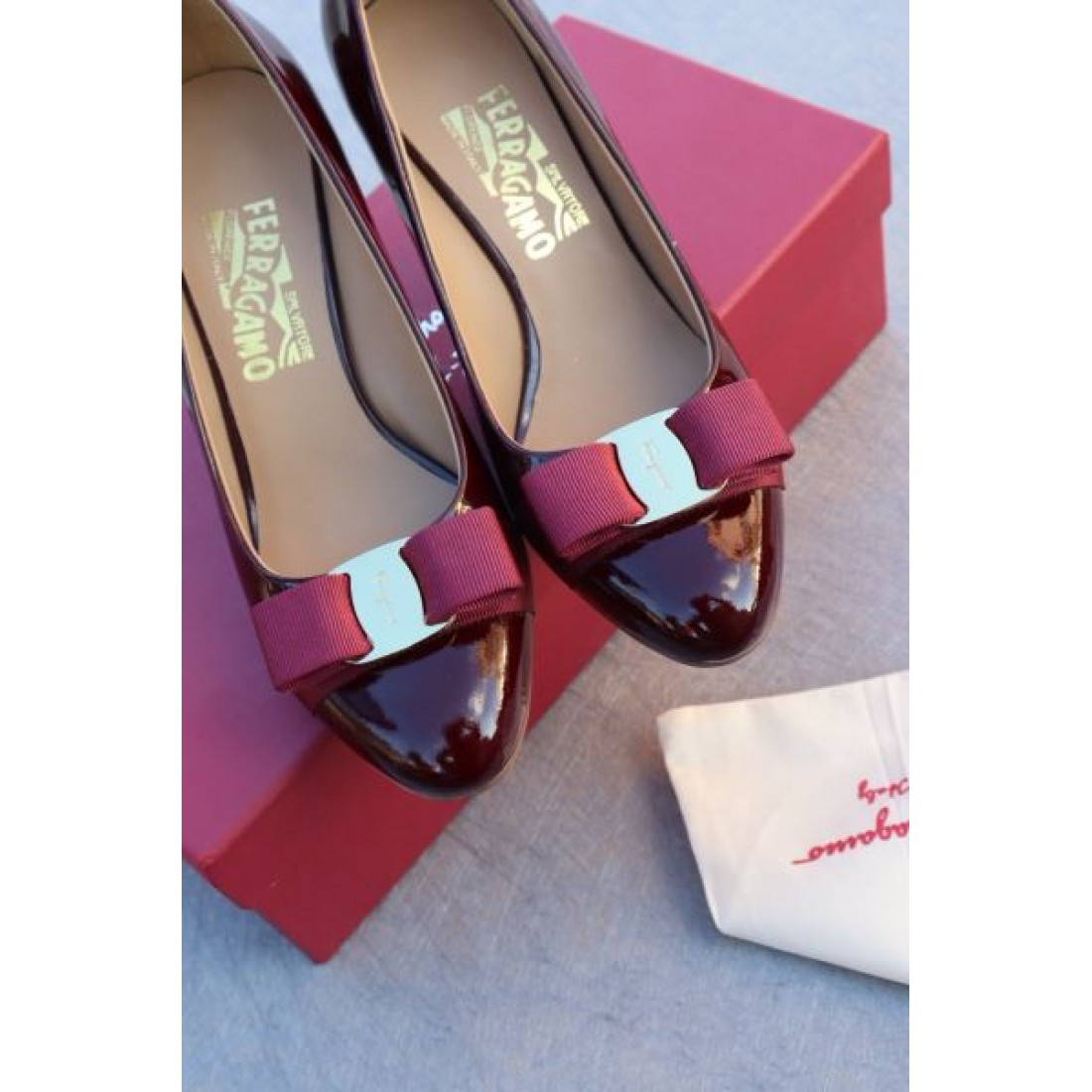 サルヴァトーレ コピー ハイヒール FERRAGAMO繊細で気品あるシルエットが美しい