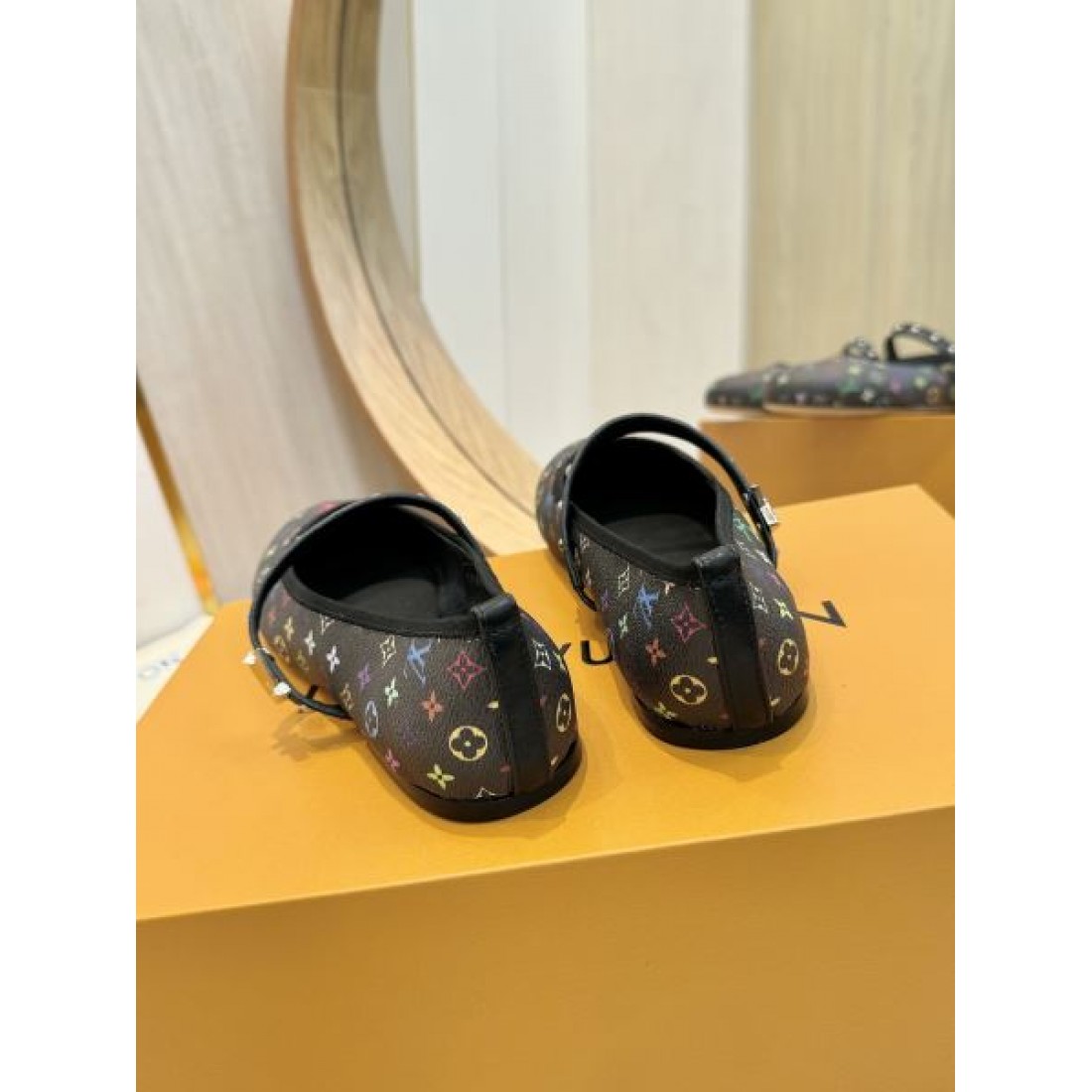 洗練された華やかさが魅力の ルイヴィトン コピー ハイヒール LOUIS VUITTON