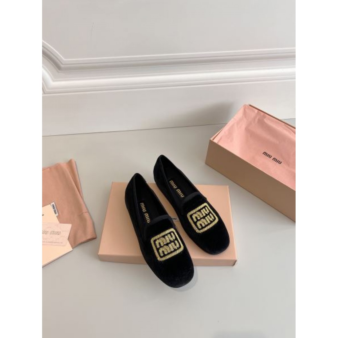 トレンド感あふれるMIU MIU ミュウミュウ コピー ハイヒール 上品でモードな印象に