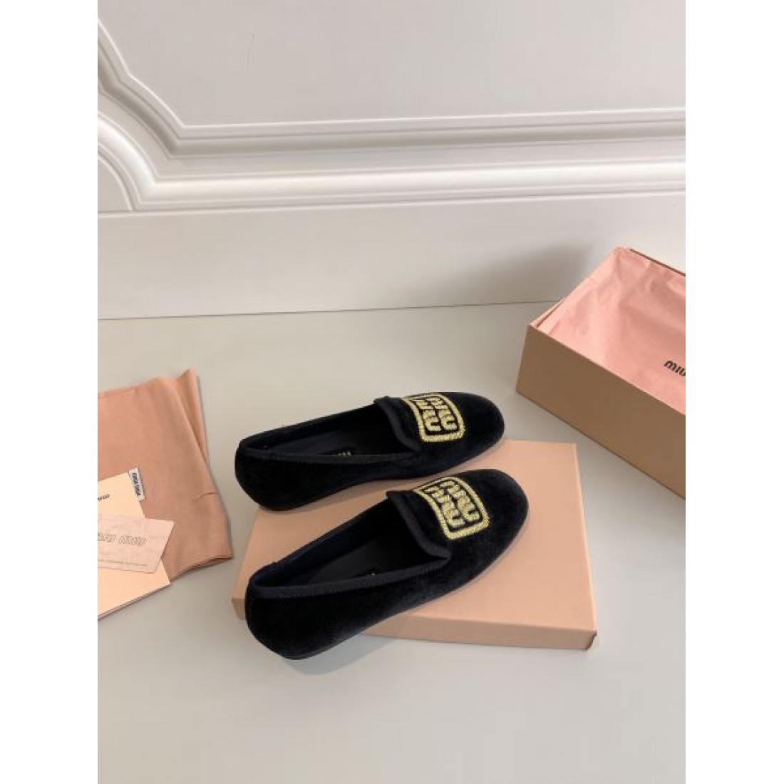トレンド感あふれるMIU MIU ミュウミュウ コピー ハイヒール 上品でモードな印象に
