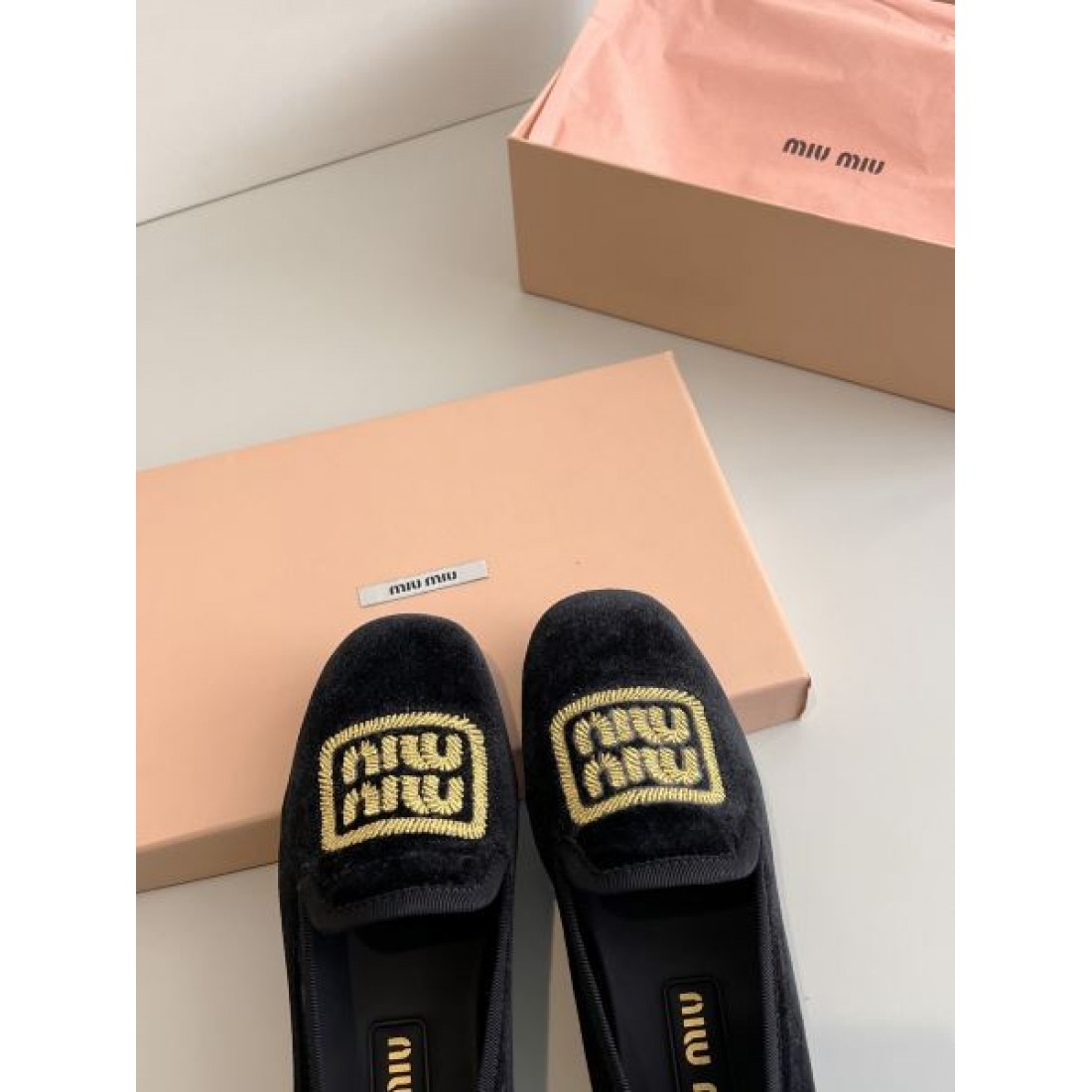 トレンド感あふれるMIU MIU ミュウミュウ コピー ハイヒール 上品でモードな印象に