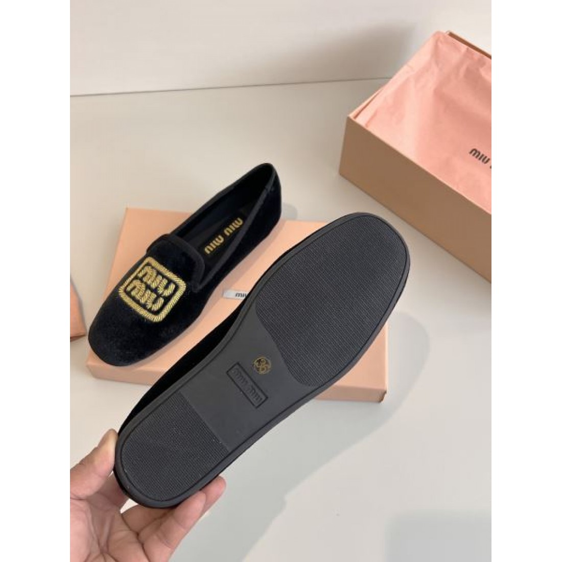 トレンド感あふれるMIU MIU ミュウミュウ コピー ハイヒール 上品でモードな印象に