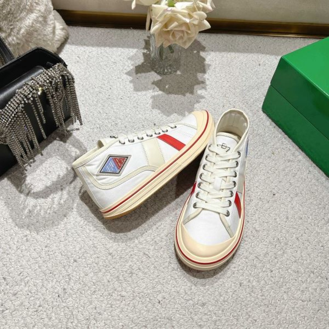  ナチュラルで柔らかな印象の BOTTEGA VENETA ボッテガヴェネタ コピー カジュアルシューズ